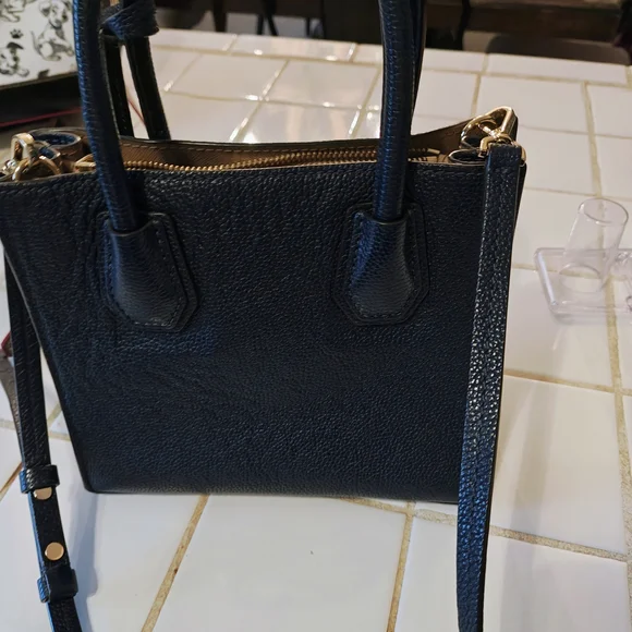 ✨SOLD✨ Michael Kors Navy Leather Handbag - Picture 5 of 10